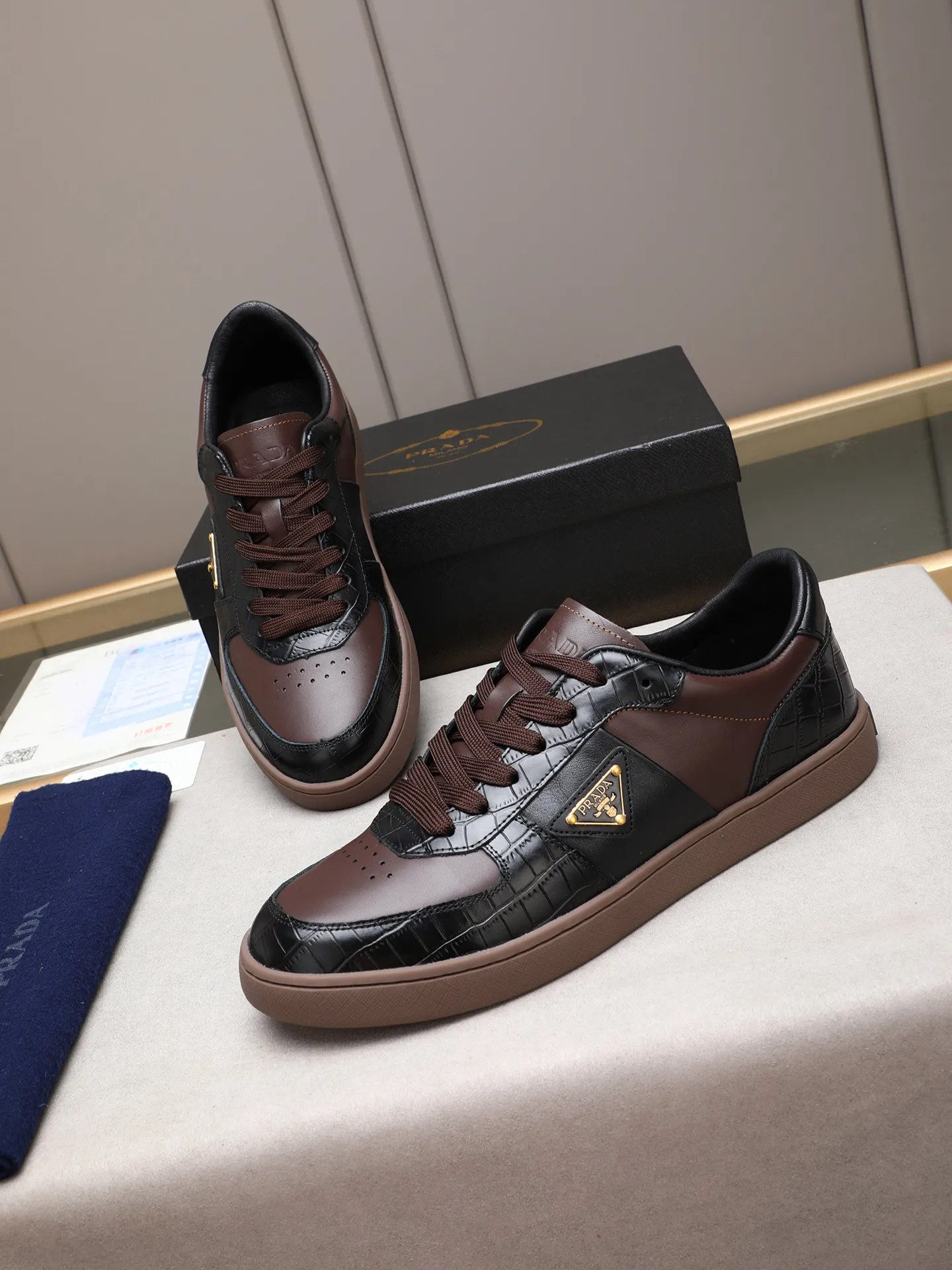 Men's shoes💰420💰 Brand: PRADA (Prada) Standard code: Men's code 38–44 (45 can be customized) Material: Original cowhide, breathable sheep lining Special outsole Style category: Men's fashionable casual sneakers Low-key luxury! Color: actual picture color